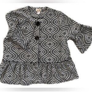 Chic Black & White Jacket 2X with ruffled Bell Sleeves & ruffled hem front. NWOT